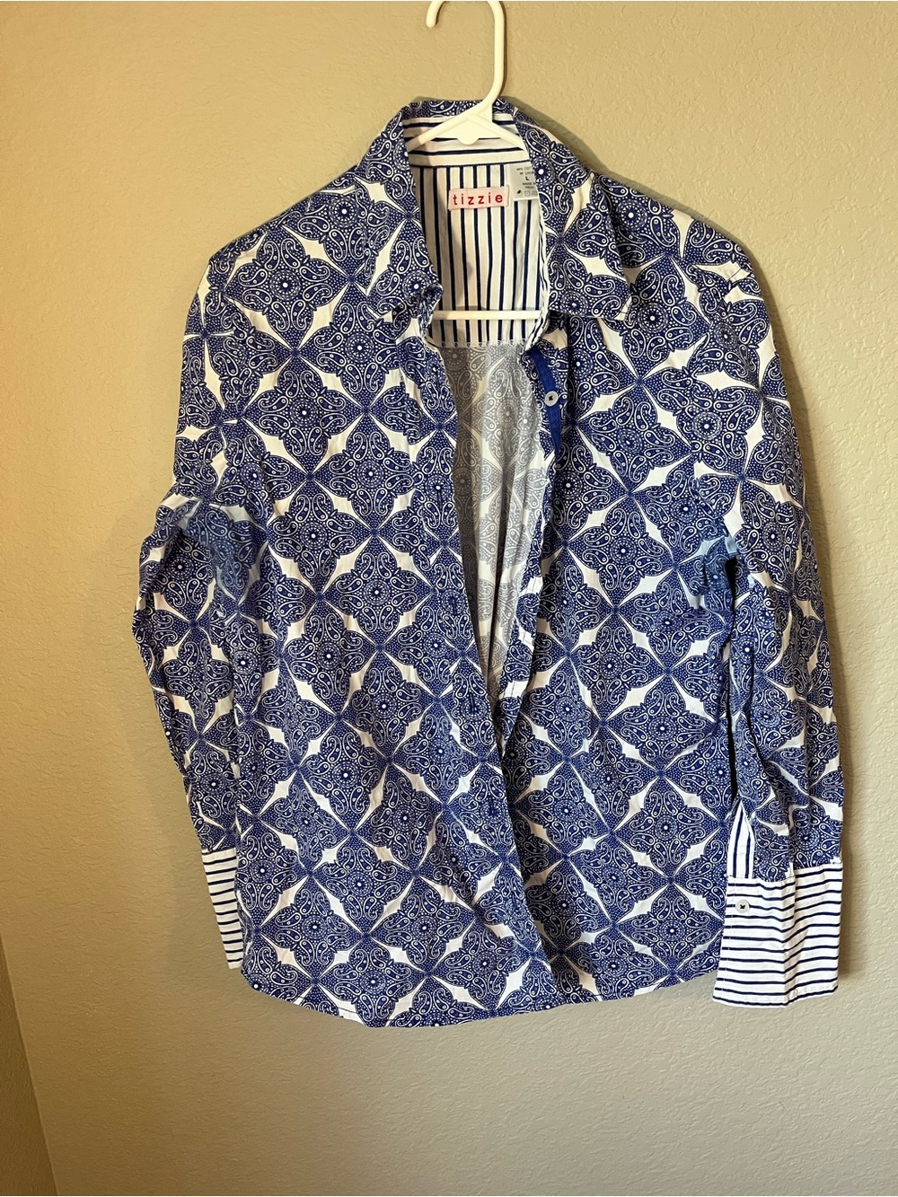 Tizzie Dizzy Lizzie Blue White Paisley Button Down Shirt L Contrast Cuff Preppy